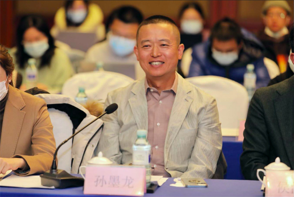 孙墨龙认为,剧中的每个人都是不完美的,每个人都是