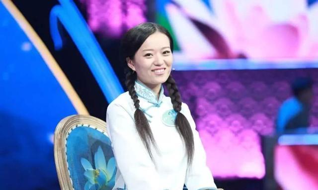 彭敏最终夺得诗词大会冠军陈更曾为其加油康震称赞其实至名归