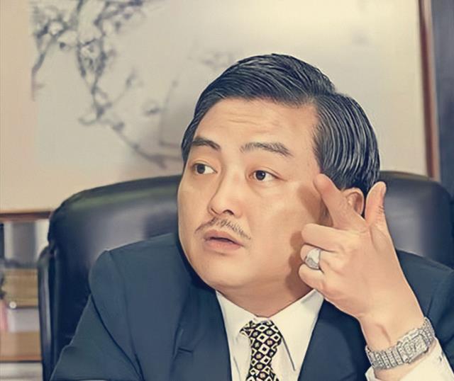 2002年,香港商人林汉烈被职业杀手连开两枪射杀,经过调查得知,原来是