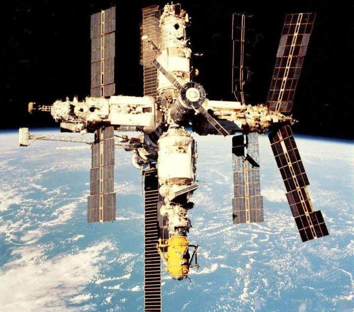 国际空间站会因俄被制裁而坠落吗？若坠落会怎样？俄有更好的方法一年级字母表