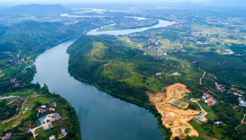 湘江盾構兩岸目前,湘江盾構正在進行隧道內附屬設備設施拆除工作,盾構