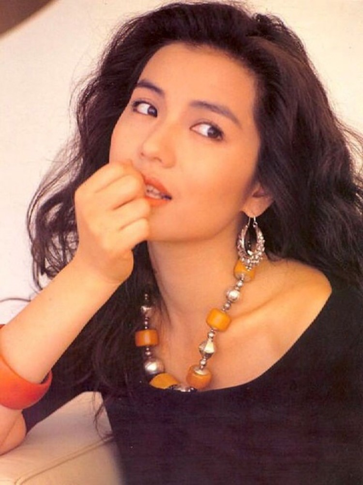 这是62岁四大花旦钟楚红此生不靠医美素颜过生日依旧美丽大方