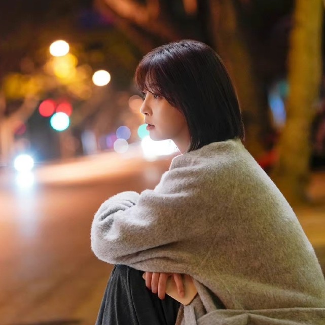 头像壁纸殷桃感情里的意外大多都是蓄谋已久