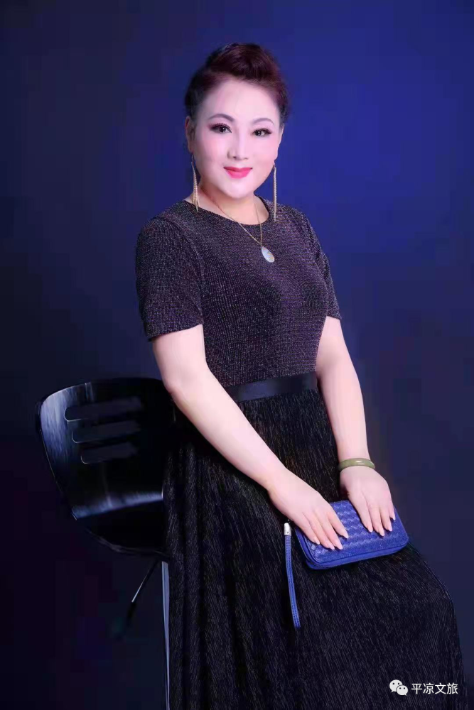 特邀嘉宾——谢红娟个人简介2016年荣获甘肃省推进戏剧大省建设优秀