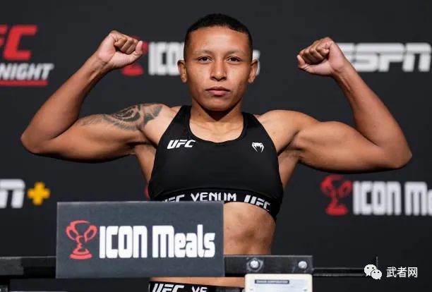 茸主与黄大菁出战！UFC格斗之夜202期赛前称重图集_腾讯新闻