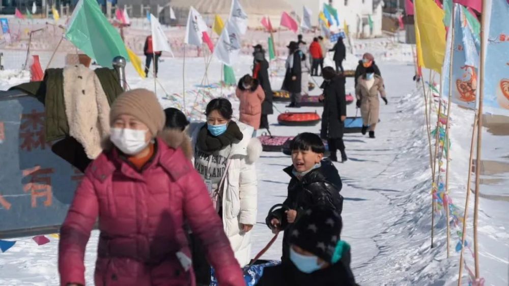 松樹塘滑雪場作為哈密市重點打造的集旅遊觀光,休閒度假為一體的精品