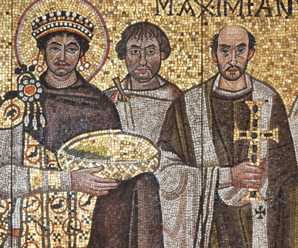 持有法器的查士丁尼与马克西米安努斯主教手持十字架的胳膊相重叠