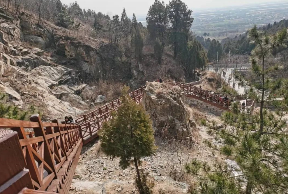 【启母涧】这就是涂山风景区新建成的打卡点沿着阶梯节节登山一条便是