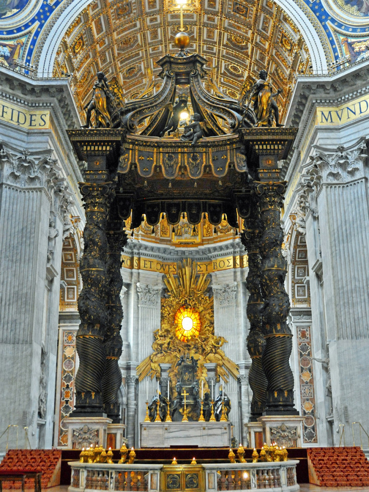 雕刻与建筑结合的典范之作贝尼尼圣彼得教堂青铜华盖