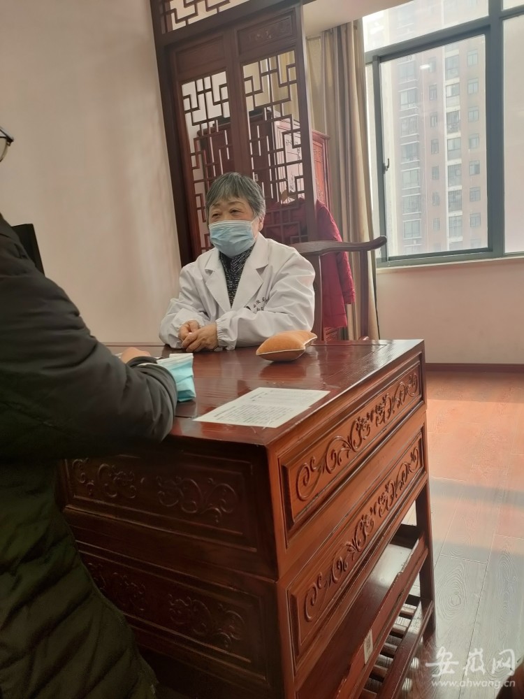 退而不休献余热老有所为展风采丨张炳秀老中医伉俪携手坐诊