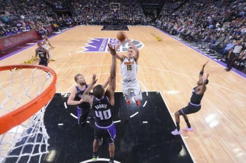 本赛季三双排行榜_NBA本赛季三双榜的前两位居然被一名中锋和一名后卫球员给占据了