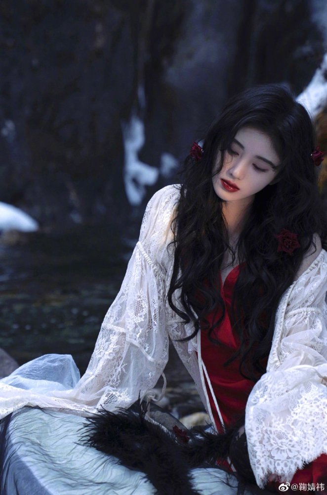 雪地红玫瑰鞠婧祎绝美壁纸分享