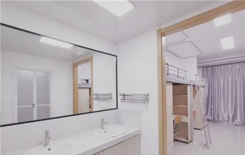 宿舍内景哈尔滨工业大学(深圳)哈工深本科生宿舍采用国外大学常见的