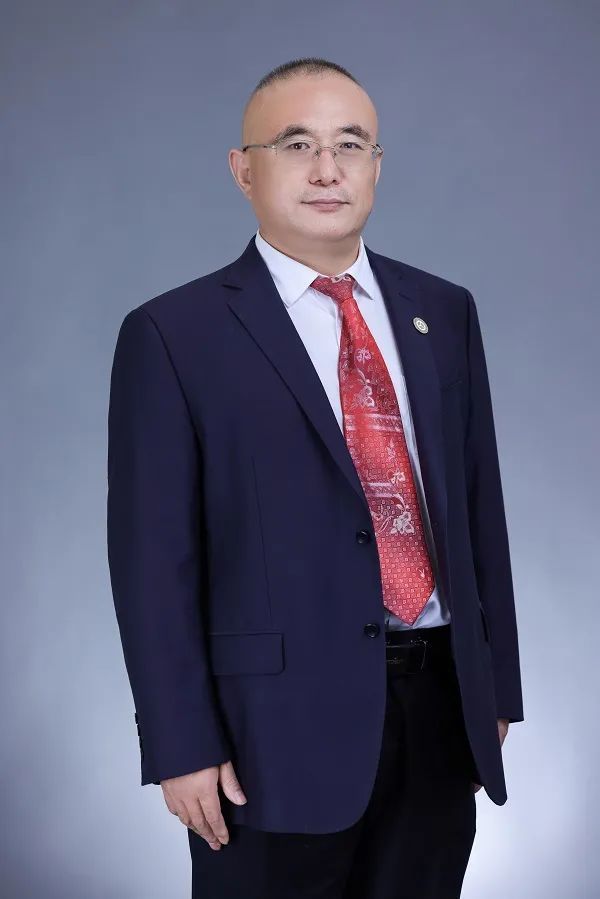 韩英伟登中国尊有感