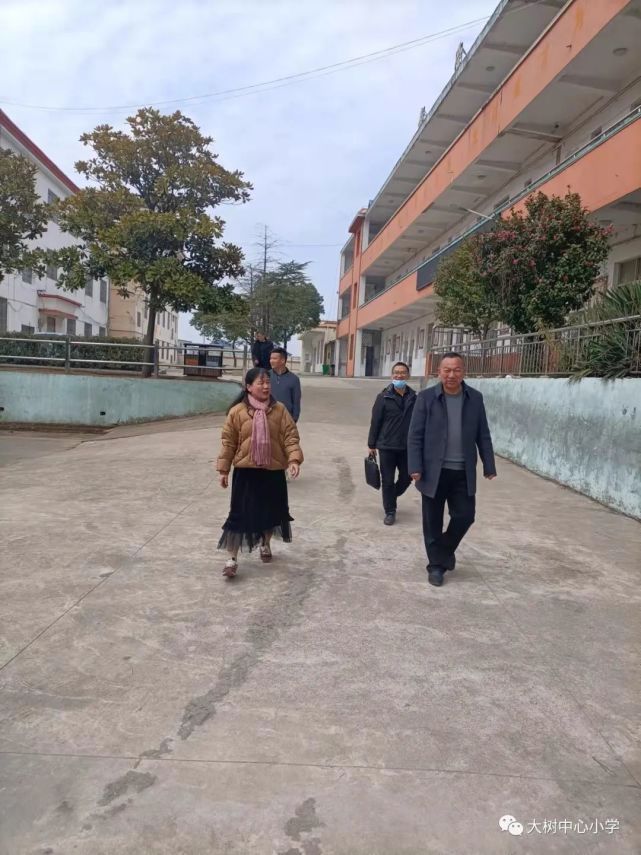 双减后都昌教育局教科研中心李冬凤主任等来我校指导周末托管工作