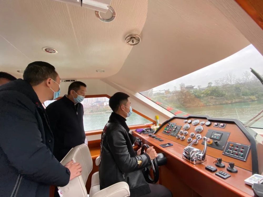 高应军调研水上公交运行情况