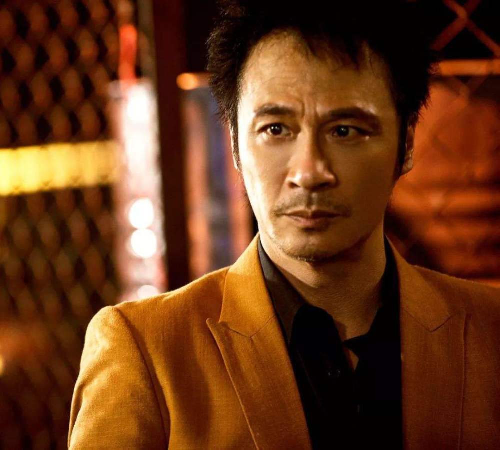 曾追赶梁朝伟,周星驰,因输刘德华心灰意冷,吴镇宇如今怎样了?插图13