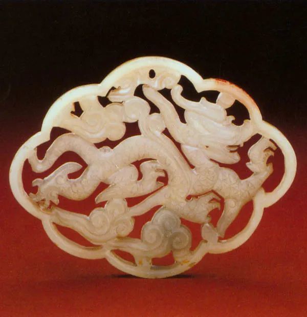 通辽市博物馆右下:墨玉云龙饰件    元    中国国家博物馆宋代玉器