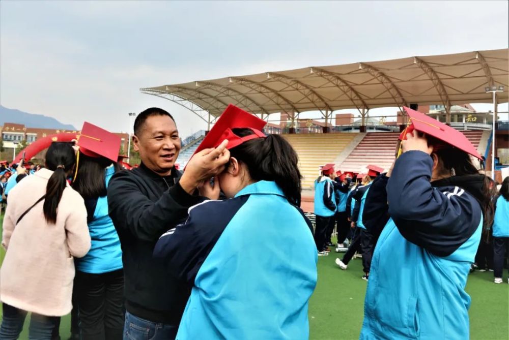 绥阳中学举行高三成人礼暨百日誓师大会