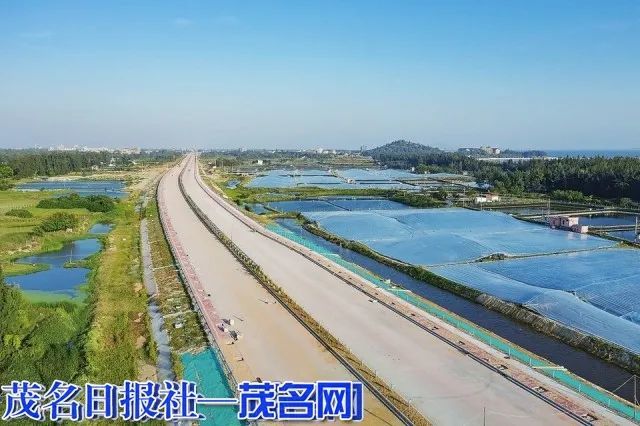 广东滨海旅游公路茂名先行段项目全线路基已完成,累计完成投资约14.