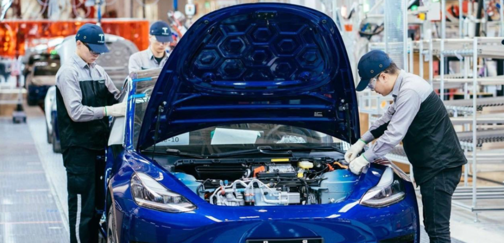 工信部副部长答封面新闻：预计新能源汽车产业今年仍将高速增长少将