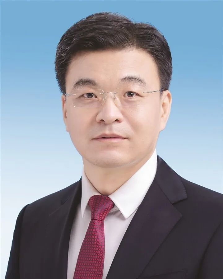 任忠同志任忠,男,汉族,1975年5月生,研究生,工程硕士,中共党员,现任