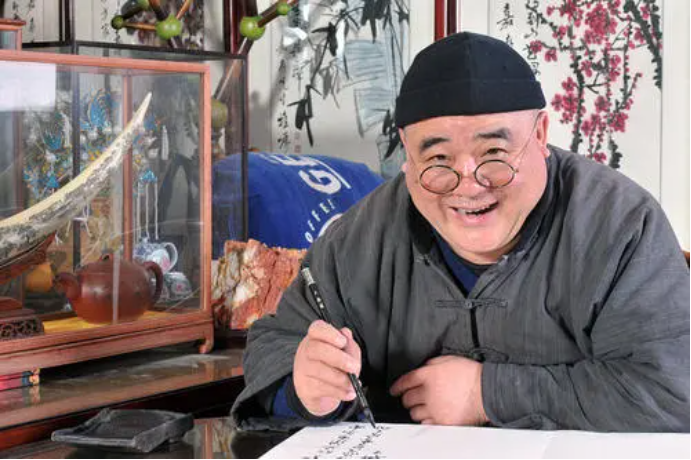 李嘉存的一条广告让蓝天六必治起死回生一张烀饼却险些害死师傅