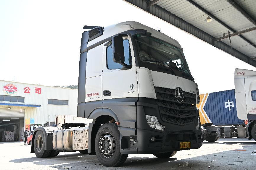 當歐卡照進現實丨實拍奔馳newactros18454x2牽引車