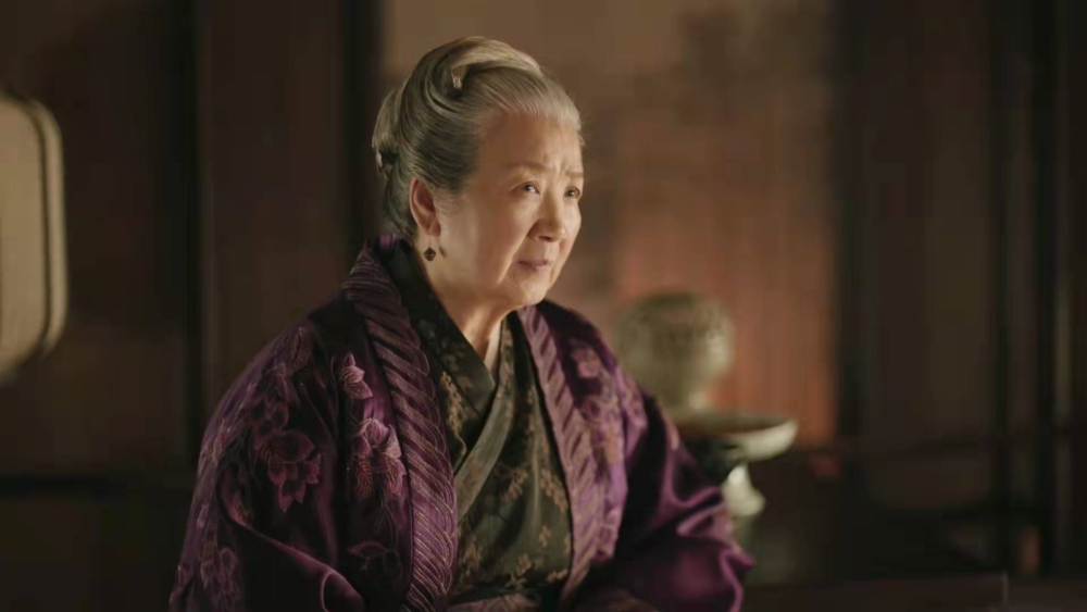 原著里,得知祖母盛老太太中毒,昏迷不醒,已经是侯爵夫人的盛明兰不顾