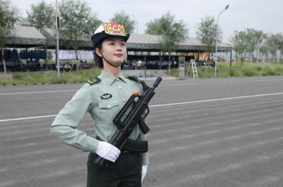 各國女兵閱兵式俄羅斯姑娘英姿颯爽有一點卻不如中國女兵