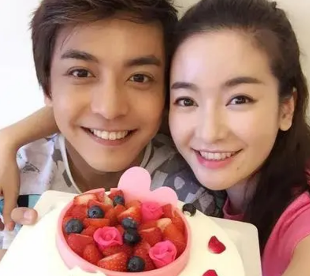 信息量好大姜尘晒与李晟亲密合照表白他欠你的婚礼我来还你