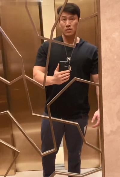 百万网红申驰回应与果农发生争执导致动手网友剧本有点假