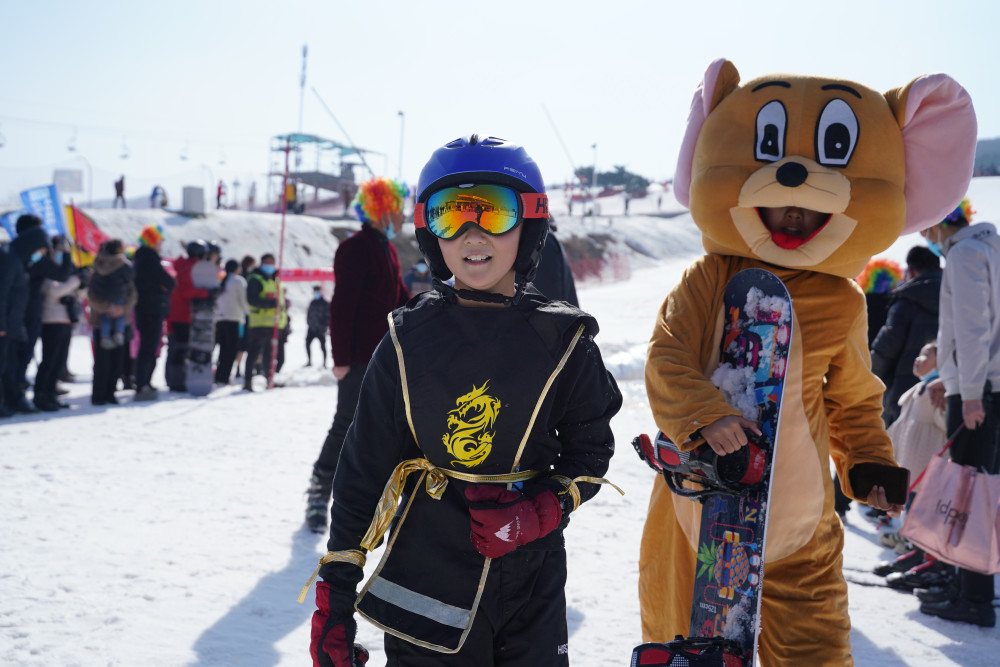 "光猪节"盛装上演,为河南这个雪季画上精彩句号_腾讯新闻