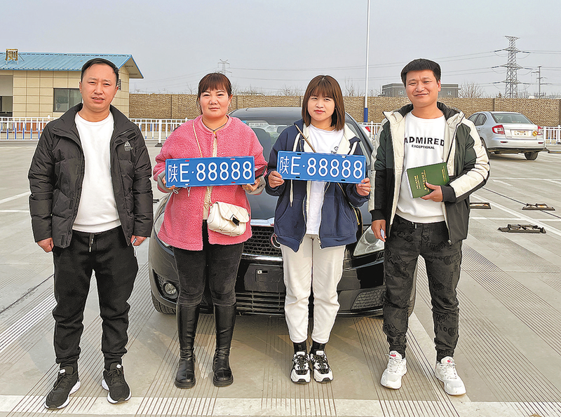 2月14日,王女士在渭南车管所选出了陕e·88888的号牌.