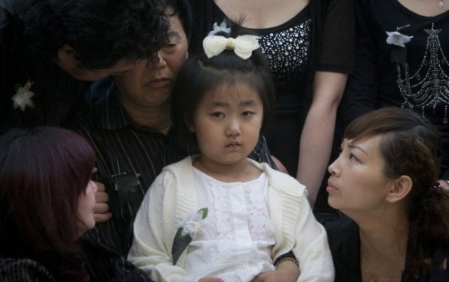 邢丹丛飞去世5年后遭飞来横祸与丈夫合葬5岁女儿成孤儿