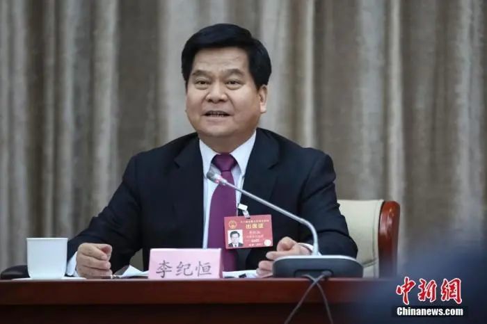 从新闻干事做到民政部长李纪恒卸任