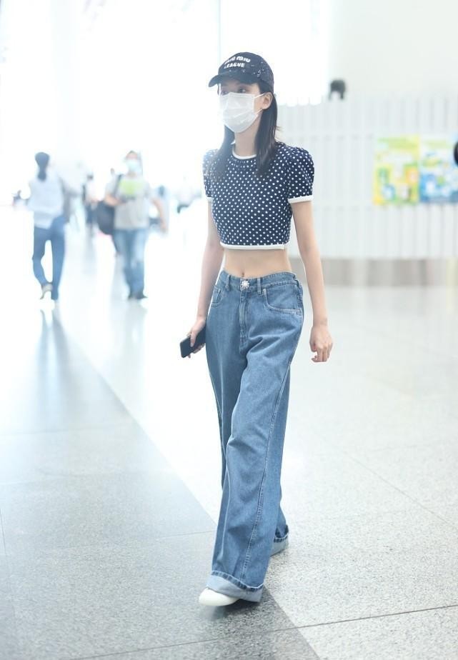 a4腰已经不流行了乔欣的蜈蚣腰才吸引人这么长太惹眼了