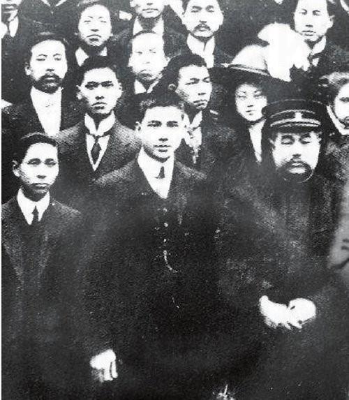 岁归祭,见父母跪像痛哭|汪精卫|汪文婴|汪文彬|汪文惺|陈璧君|方君瑛