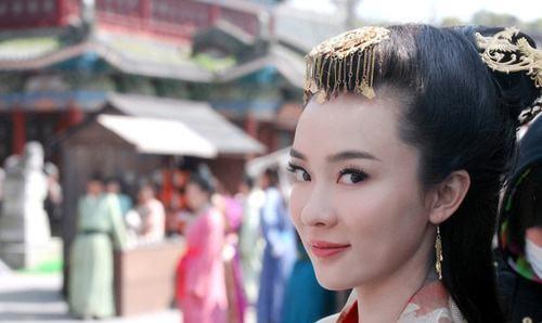 霍思燕版太康公主张太后曾经为自己弟弟求情,跪在明世宗面前认罪,但是