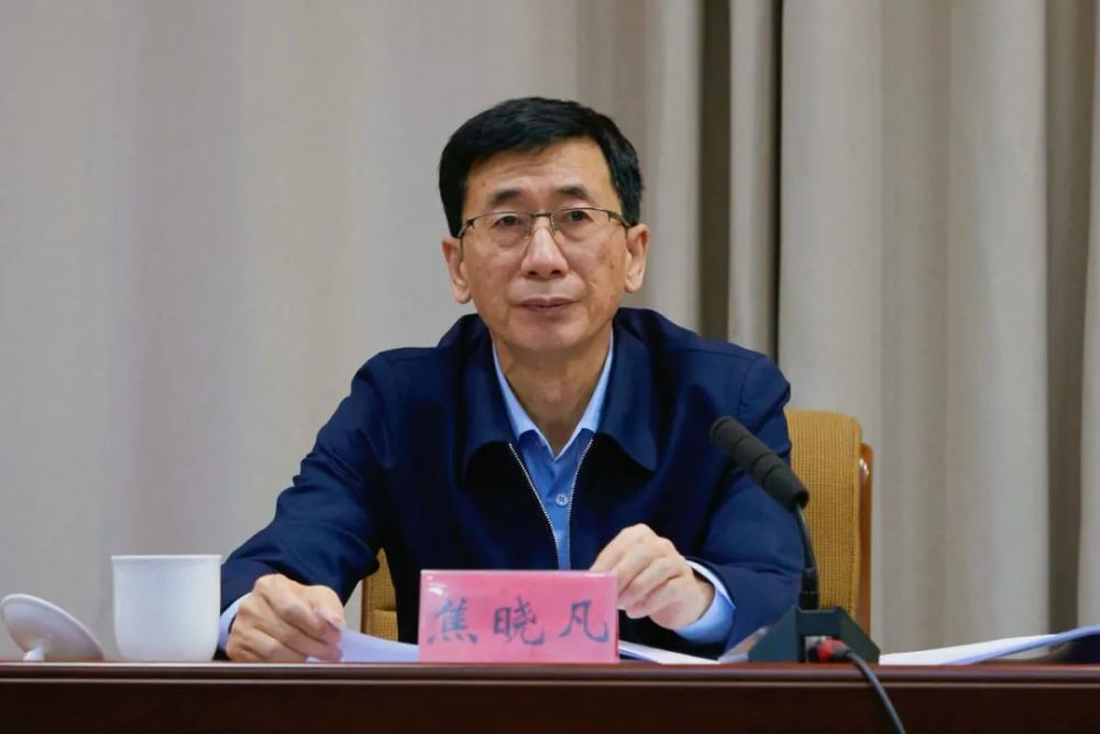 伊犁州党委常委,伊宁市委书记焦晓凡主持学习并讲话.