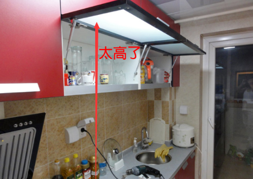 橱柜吊柜是上翻门方便还是平开门方便老师傅的话让我不再纠结