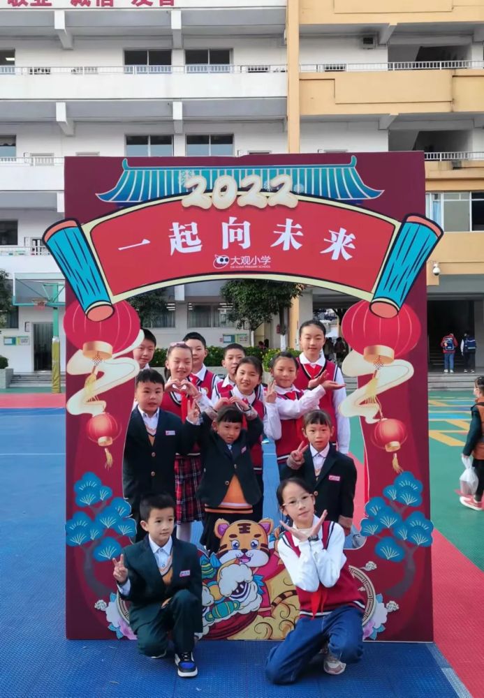 教育百聆开学第一天神兽归位