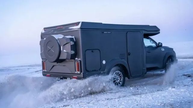 长城炮越野升顶房车问世25吨拖拽配氮气避震电动绞盘