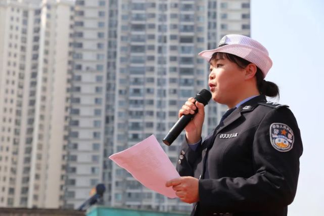 升国旗仪式等有利时机,深入织金一小,四小,九小,珠藏中学等学校上好"