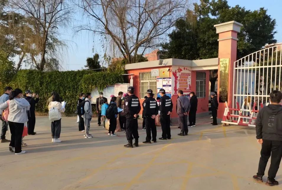 弥勒一中弥勒二中弥勒三中弥勒四中2月27日,弥勒市第四中学在弥勒警方