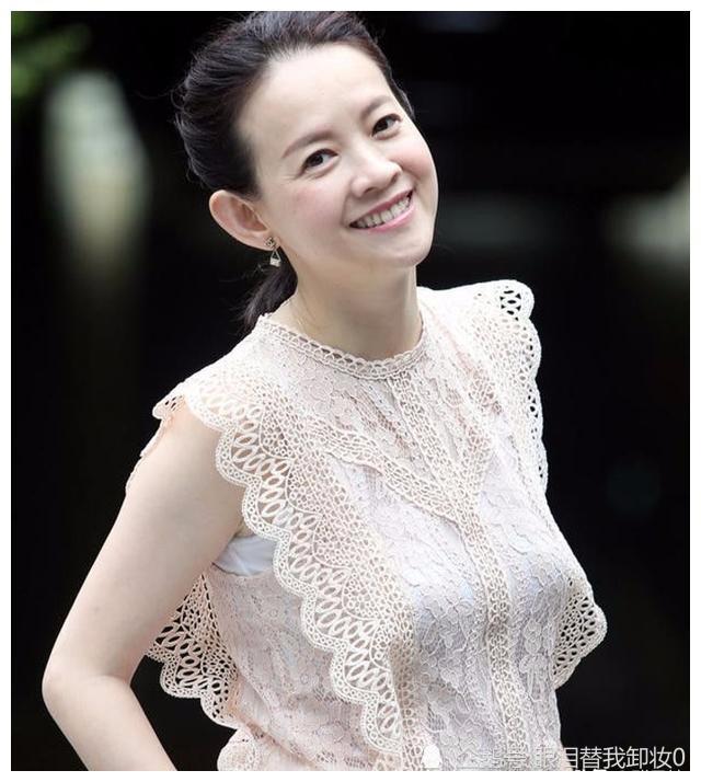 剩女曾宝仪和初恋被爆分手,男友难忍父女太亲密|王美华|曾宝仪|曾志伟