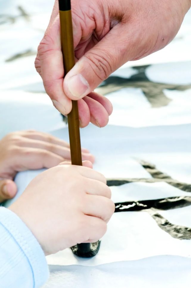 建议中小学生使用三指单钩执笔方式练习小楷