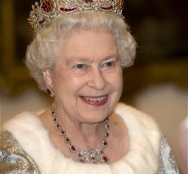 1975年英女王访问香港民众夹道围观港督本港未有之盛事