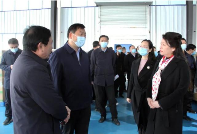 鲁山县委书记刘鹏,县长叶锐一行来到河南洁利康医疗用品有限公司调研