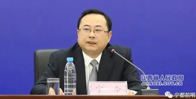 曾任江西省信息中心经济预测部主任,省发改委国民经济综合处副处长,省